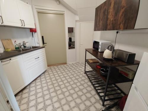 Kitchen, 4B Stay - Best Budget Boutique Boardinghouse in Reimars