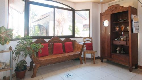 Lobby, RedDoorz @ Coco Grove Tourist Inn near MUGNA Cafe Resto