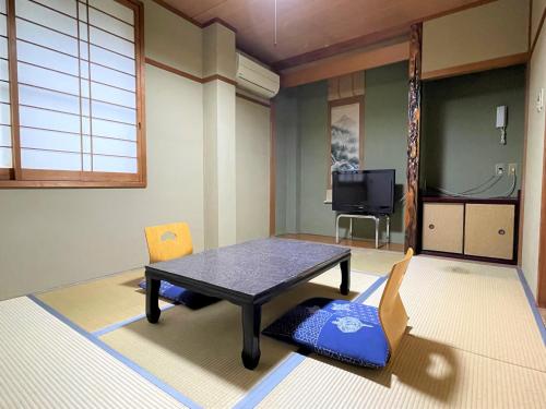 room detail thumbnail 0