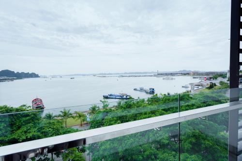 A környék, Bạch Đằng Hotel near Bai Chay Híd