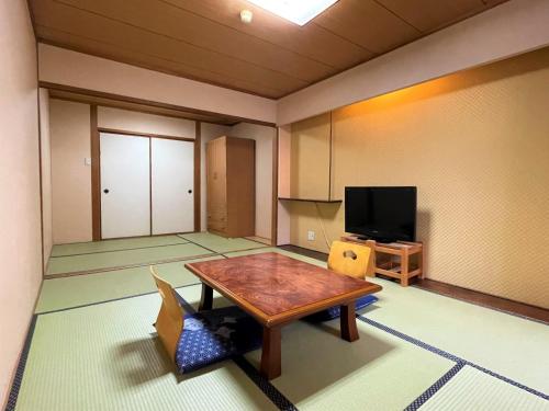 room detail thumbnail 2