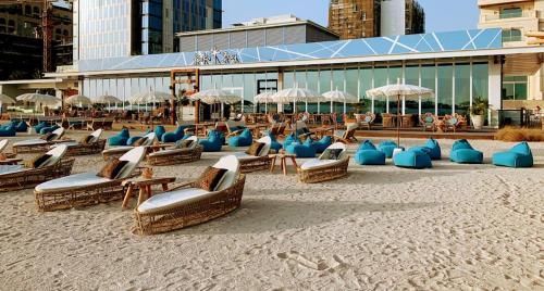 Hospitality Expert 7 Palm Studio - Beach Pool Bar - main image