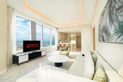 LUX Iconic Views at The Palm Tower Suite 3, Dubai (photo 9)