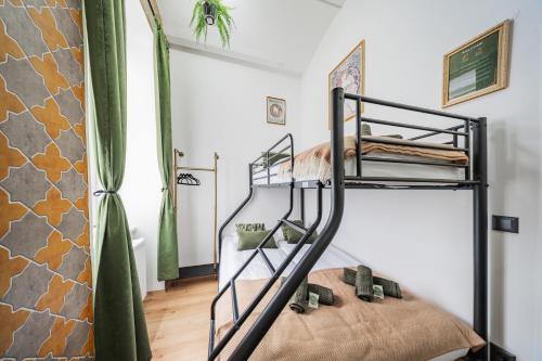 Camera quadrupla, bagno in comune
