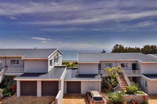 Sea views at De Bakke Blues in Santos Bay