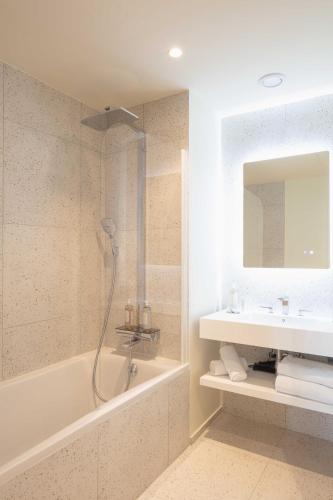 Family Suite with Ocean View image 2
