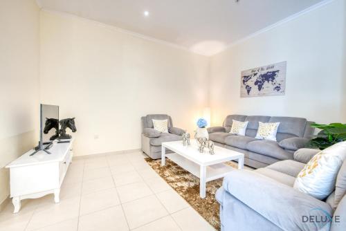 Burj Khalifa Lake Vicinity Perfect 1BR Escape, Residences 7, Downtown Dubai by Deluxe Holiday Homes, Dubái (foto 9)