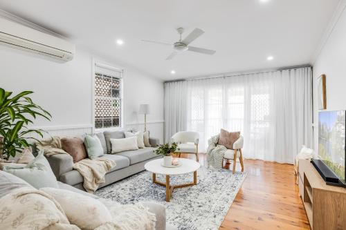 Jacaranda Cottage - Charming, Central & Family Friendly, Toowoomba