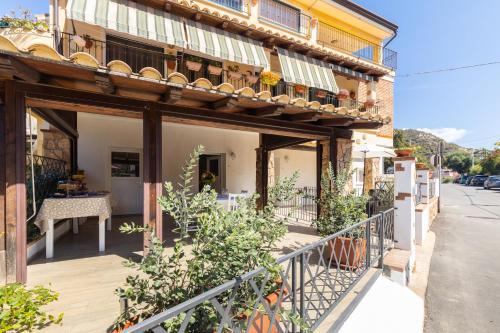 Mariposa Rooms