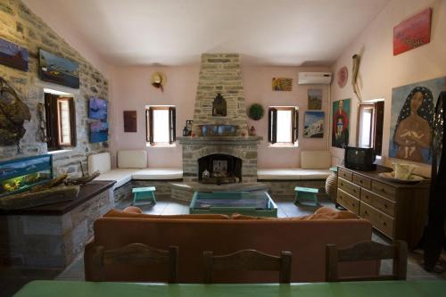 Létesítmények, Benos Tower in Kyparissos