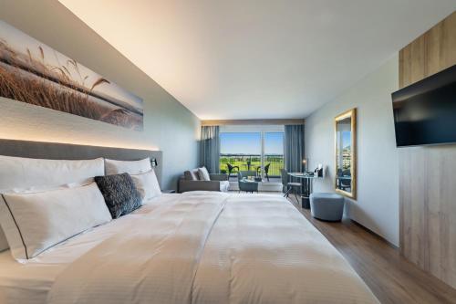 1 king bed, 1 sofa bed