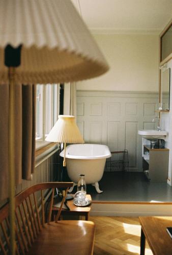 room detail thumbnail 2