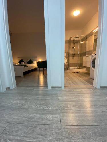 淋浴, Elite escape in the couple in 亚悉