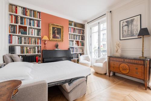 Veeve - Transcendent on the Trocadéro - image 11