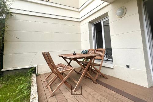 Terraza/balcón, KAALA STAYS - APT spacieux Paris-Disneyland in Noisy Le Grand