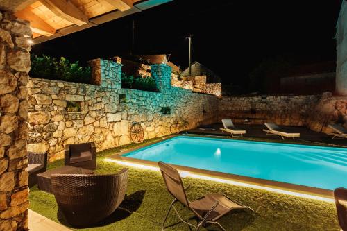 Swimming pool, Villa Stone Valcer in Slivno