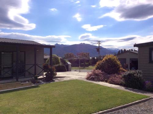 Fiordland Great Views Holiday Park The 4-star Fiordland Great Views Holiday Park offers comfort and convenience whether youre on business or holiday in Te Anau. Offering a variety of facilities and services, the hotel provides all you