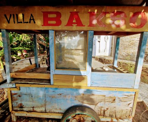 Villa Bakso Mentigi - Tap to explore photos