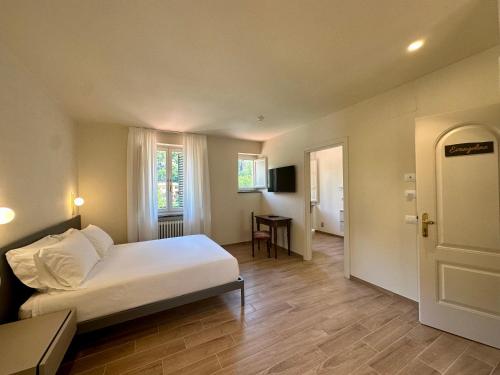 Suite, deluxe, junior