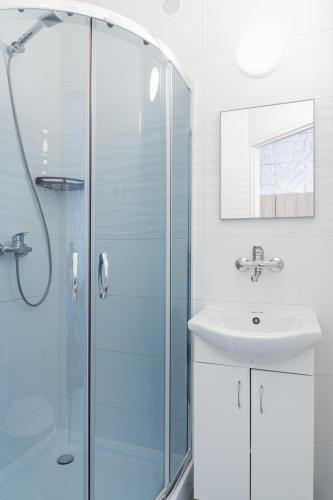 Willa Alexandria - Domki, Apartamenty, Pokoje z Basenem