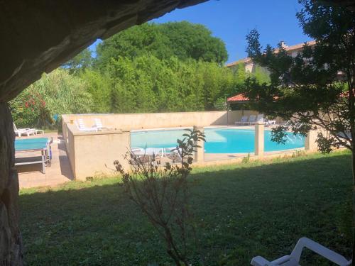 Apartment with Pool View 