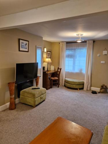 Model Cottages 1