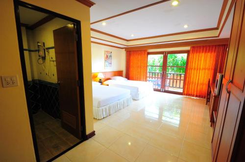 room detail thumbnail 1