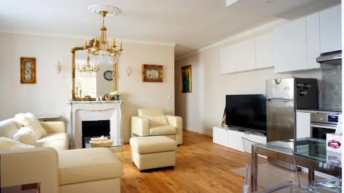 Paris Apartment with Parisian Ambience in Elegant 16th Arrondissement - image 5