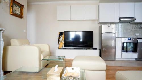 Paris Apartment with Parisian Ambience in Elegant 16th Arrondissement - image 7