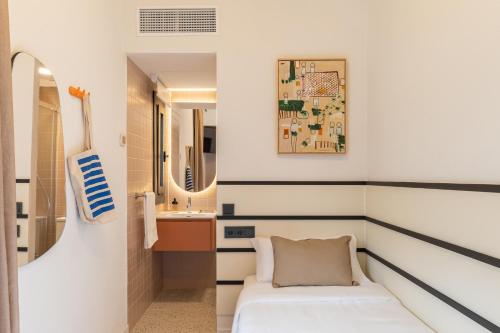Single Room with Terrace