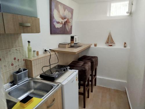 keuken, Vicky Apartments in Skaljari