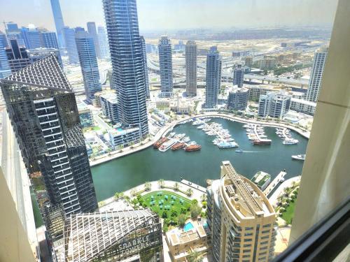 Amazing Marina View Apartment - image 13