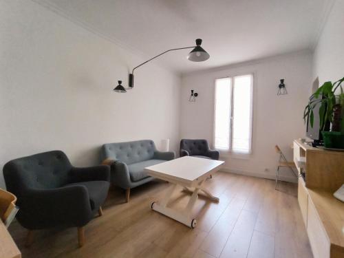 Paris 8 Fashionable Apartment on Prestigious Faubourg Saint Honore - image 7