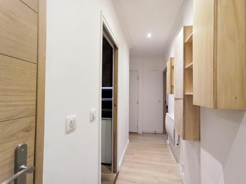 Paris 8 Fashionable Apartment on Prestigious Faubourg Saint Honore - image 13