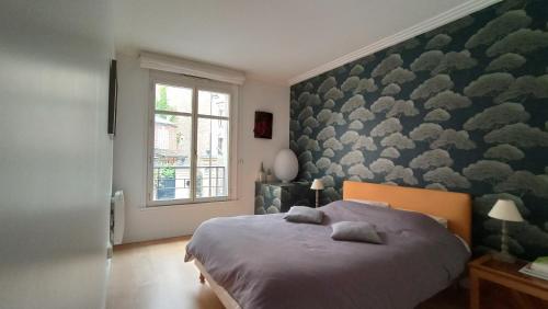 Paris 7 Iconic Apartment in Historic Eiffel Invalides District - image 9