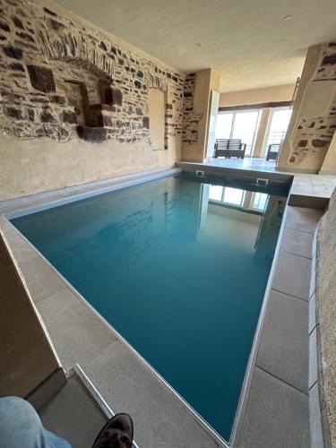 Le domaine du Bez la grange piscine,sauna,hammam,spa en aubrac gîte à louer Naves