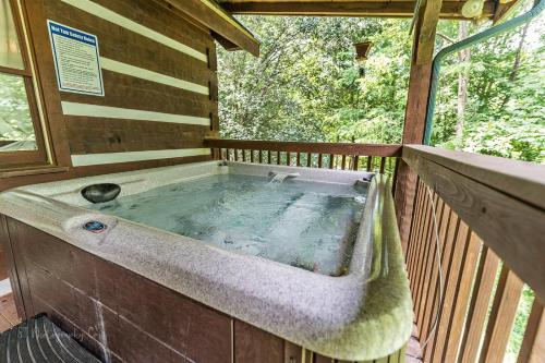 A Slice of Heaven Cabin - main image