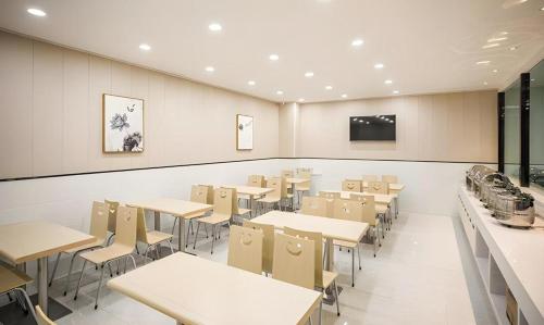 . Starway Hotel Shihezi Coach Terminal