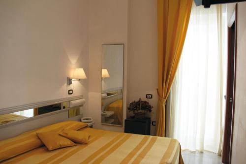 Guestroom, Hotel Falcone in Vieste