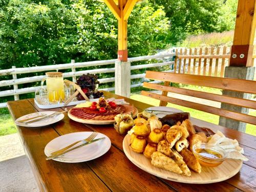 Food and beverages, Mountain Retreat Jelovica in Dolovi Lalevića