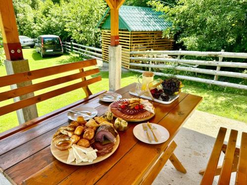 Food and beverages, Mountain Retreat Jelovica in Dolovi Lalevića