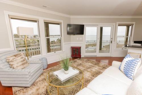 The Burrus House Inn Waterfront Suites - Photo 5