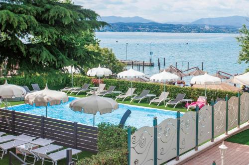 Hotel Aquila D'Oro Desenzano - 수영장