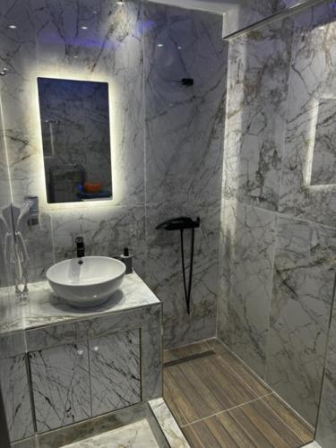 ΠΕΥΚΟΧΩΡΙ STUDIOS LUXURY 05 by antonis, Pefkohori (foto 8)