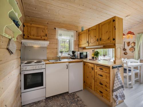 Holiday Home Solbakken by Interhome in Hellevik
