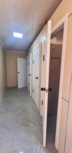 Badkamer, MONKHSUURI GUESTHOUSE in Kharkhorin