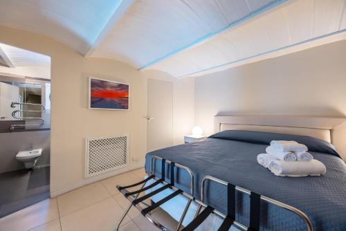 Blu Breeze on Seafront with parking by Napoliapartments