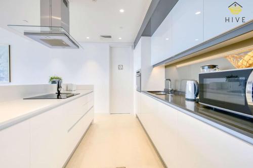 3 Bedroom with sea views from balcony and all rooms - image 6