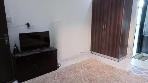 Studio Furnished Apartment - image 3