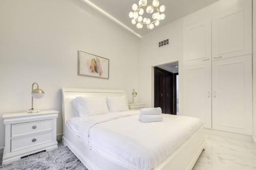 Downtown Beautiful 1 Bed with outdoor garden - image 3